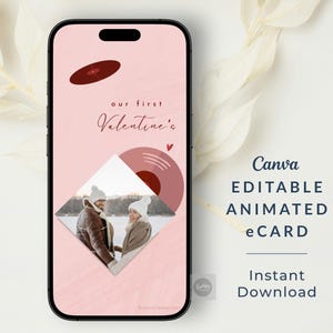 Könnte beinhalten: Set aus drei Keramikbechern mit gesprenkelter, matter Oberfläche. Jeder Becher hat eine andere Farbe: hellblau, creme und grau. Die Becher haben ein schlichtes, modernes Design und einen bequemen Griff.