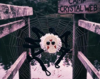 Jason Voorhees Spindel Fan Art Stickad Söt Krypande Pom Pom Plysch Fredag den 13:e Dekoration med Mask och Machete