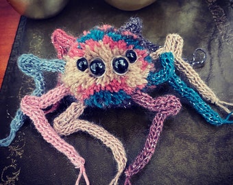 Springende Spinne Pastellfarben gestrickt Niedliche Krabbeldekoration
