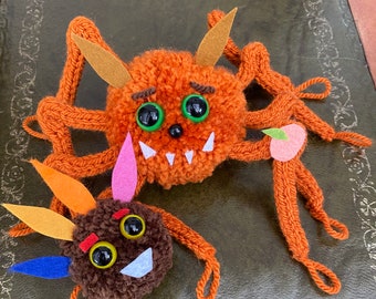 Crash Bandicoot Tricoté Fan Art Pom Pom Spider Peluche avec décoration Aku Aku