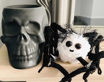 Edward Scissorhands Plush Spider Knitted Pom Pom Cutey Crawly Decoration with own Scissors