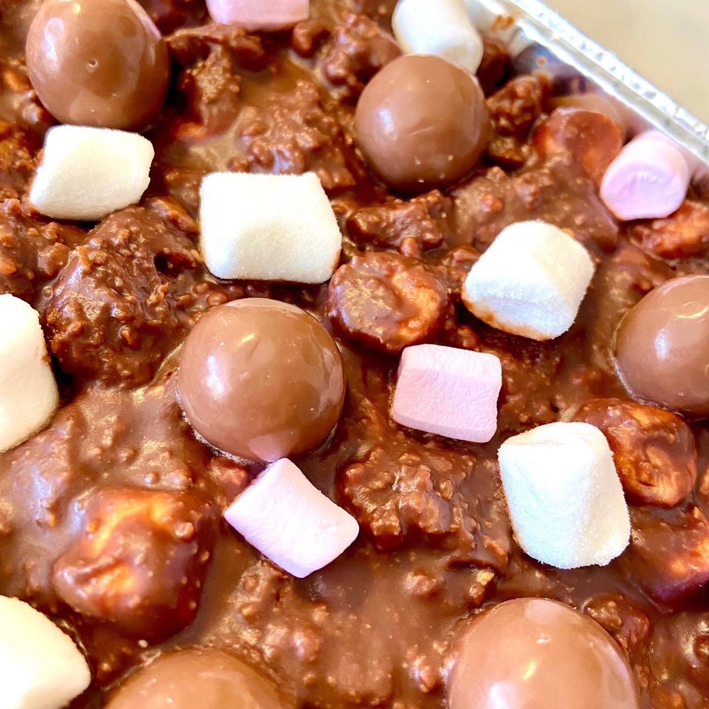 Malteser Belgian Chocolate Rocky Road. Digestive Biscuits, Mini Marshmallows, Maltesers