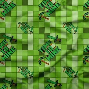 Peut inclure: Tissu à carreaux verts et blancs avec un motif répété du texte "Time to Mine" en orange et noir, ainsi que des images pixélisées d'une pioche et d'une épée.