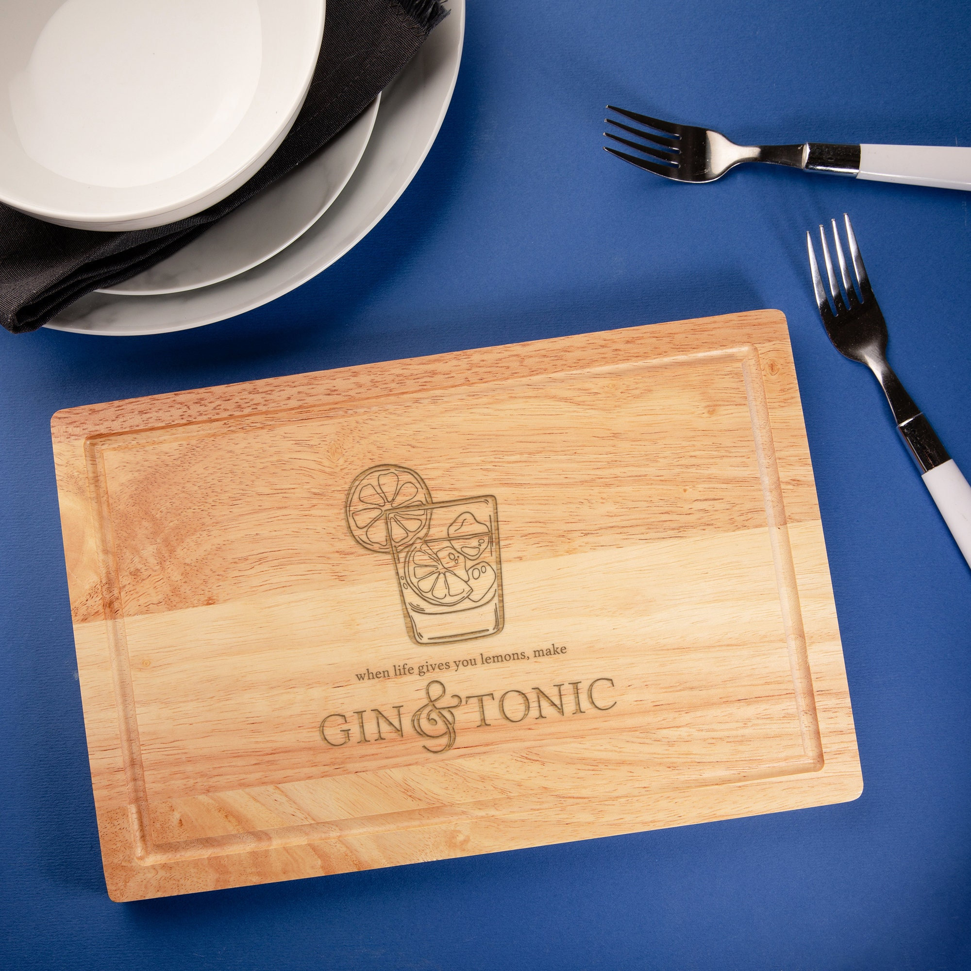 Engraved Gin Board  &quot;When Life Gives You Lemons Make Gin and Tonic&quot; -  Funny Birthday Gift Women Men Couples - Gin Lovers Gift Cutting Board