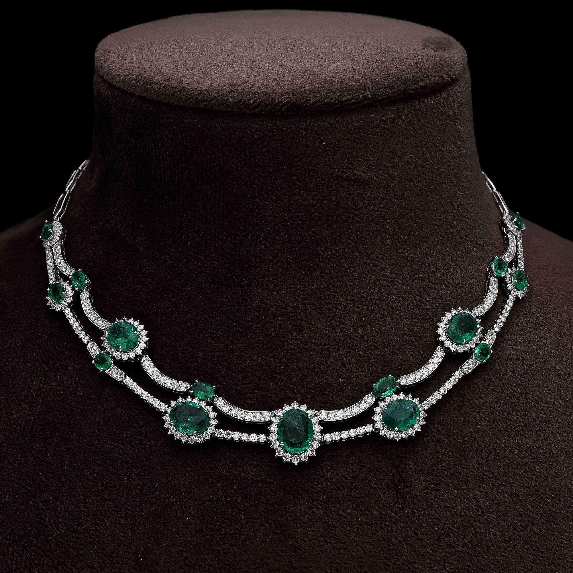 Collier Pendentif En Or Blanc 18 Carats Avec émeraude Naturelle Et Diamant - Neuf Avec étiquettes