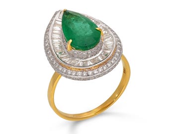 Pear Cut Emerald and Diamond Baguette | 18k Yellow Gold Wedding Ring
