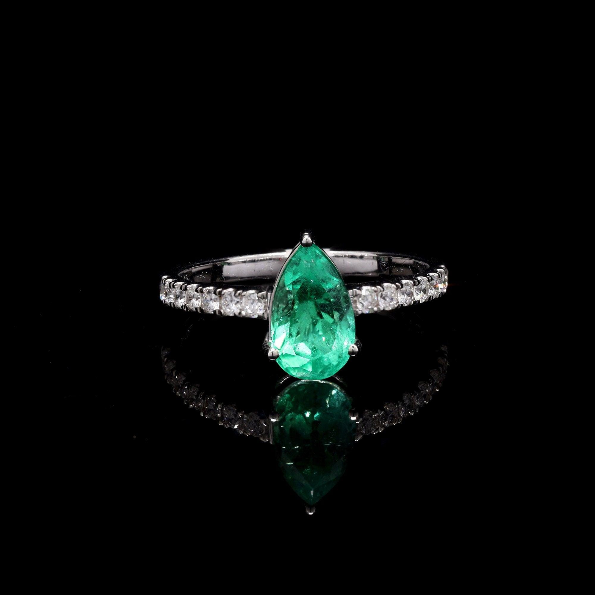 1.31カラット天然エメラルドダイヤモンドリング ソリッド18Kホワイト