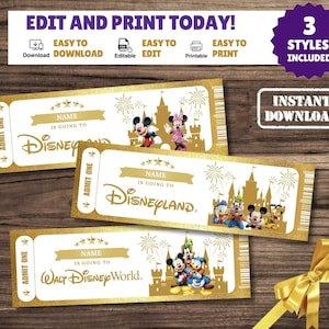K&ouml;nnte beinhalten: Drei druckbare Tickets mit goldenen Glitzerhintergr&uuml;nden und wei&szlig;em Text. Die Tickets lauten "ADMIT ONE" und "NAME IS GOING TO", gefolgt von "Disney", "Disneyland" oder "Walt Disney World". Jedes Ticket zeigt ein anderes Bild von Mickey Mouse und seinen Freunden vor einem Schloss.