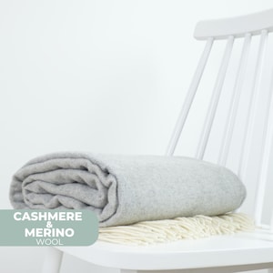 Hellgraue Kashmir Merino Wolle Decke: Fischgrätenmuster