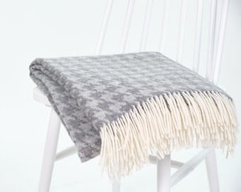 Grey houndstooth wool blanket, 100% New Zealand wool throw 140x200 cm (55x78 in), fringed cozy sofa throw, Scandinavian home decor