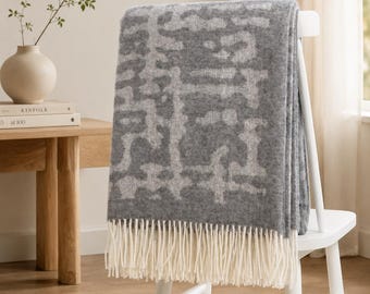 Abstract Pattern Classic Grey Plaid, Hygge Scandi Style Modern Large Sofa Livingroom Throw Blanket