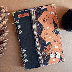 Caderno de argolas de Halloween, diário feito à mão com tecido reciclado. Belo diário de bruxa, livro de receitas, caderno de artesanato