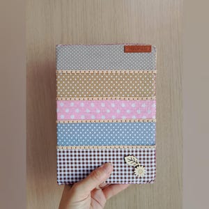 Diario fatto a mano con rilegatura artigianale, con fogli in carta kraft. Taccuino  con copertina in stoffa riciclato, piccolo quaderno