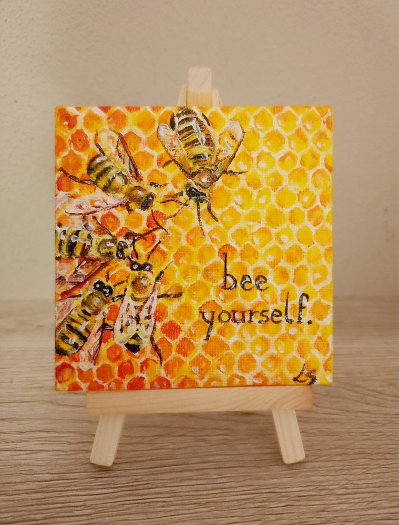 Originale Mini-Leinwand mit Bienenmalerei, Handmalerei mit inspirierendem Satz. Insektenkunst, kleine Geschenkidee für zu Hause