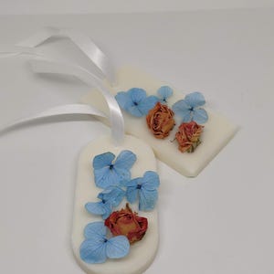 Colgante perfumado hecho a mano en cera de colza con flores secas | Juego de 2 | Aroma dulce | Regalo ideal para el Día de la Madre y San Valentín