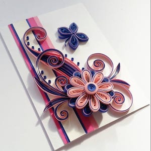 Carte de fête des mères faite main, design floral unique, carte de voeux élégante pour la fête des mères, art en papier beau et complexe, cadeau pour maman