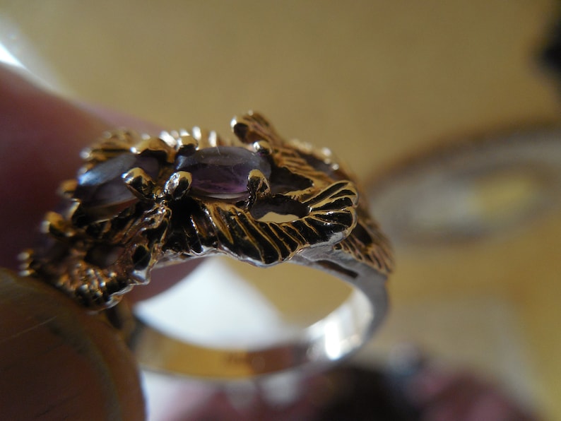 5 grams. size 5 12 Beautiful 14 k gold and amethyst ring