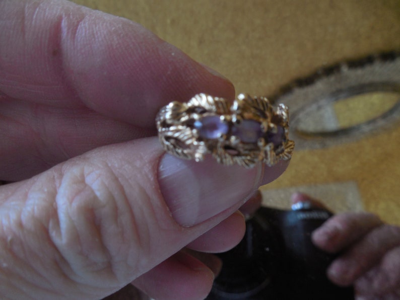 5 grams. size 5 12 Beautiful 14 k gold and amethyst ring