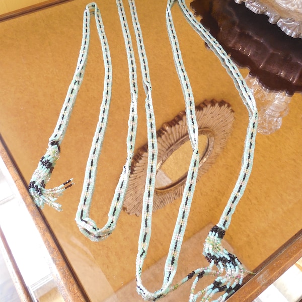 antique Sautoir micro perles Collier de verre perlé des années 1920, pièce authentique, incroyable long.