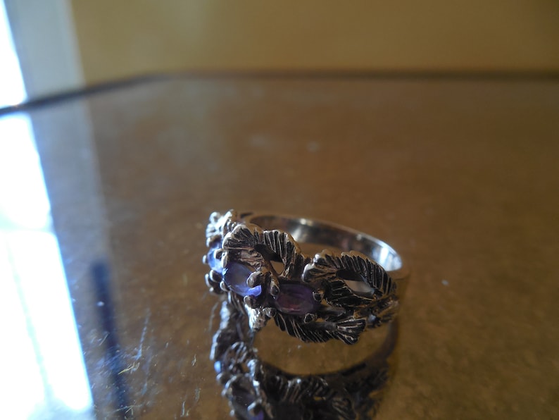 5 grams. size 5 12 Beautiful 14 k gold and amethyst ring