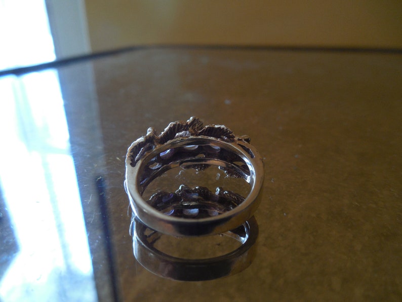 5 grams. size 5 12 Beautiful 14 k gold and amethyst ring