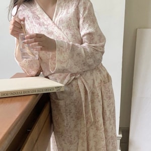 Cotton robe / Muslin Toile De Jouy Comfy Robe / Muslin Loungewear / Sleepwear / Cotton Pajama / Gift for Her / Muslin Robes