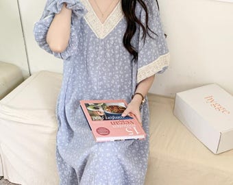 Floraler Gaze-Paar-Pyjama: Vintage-Nachthemd aus Spitze und Passendes Herren-Set