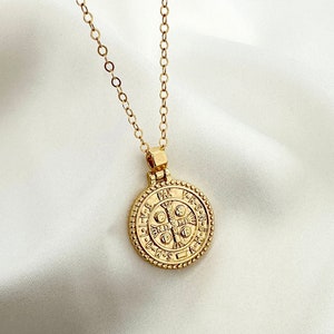 金張りの聖ベネディクトコインネックレス | 両面保護ネックレス | 聖ベネディクトメダル | 耐水性、耐変色性