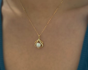 Gold Filled Vintage Style Pearl Necklace | Pearl Medallion | Bridal Jewelry | Necklace For Women