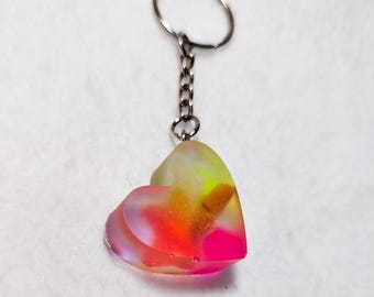 Transparent resin heart keychain – Colorful heart keychain – Funky bag charm with upcycled beads – Unique handmade accessory