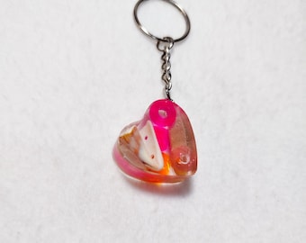 Transparent resin heart keychain – Colorful heart keychain – Funky bag charm with upcycled beads – Unique handmade accessory