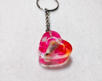 Transparent resin heart keychain – Colorful heart keychain – Funky bag charm with upcycled beads – Unique handmade accessory