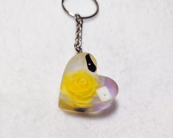 Transparent resin heart keychain – Colorful heart keychain – Funky bag charm with upcycled beads – Unique handmade accessory