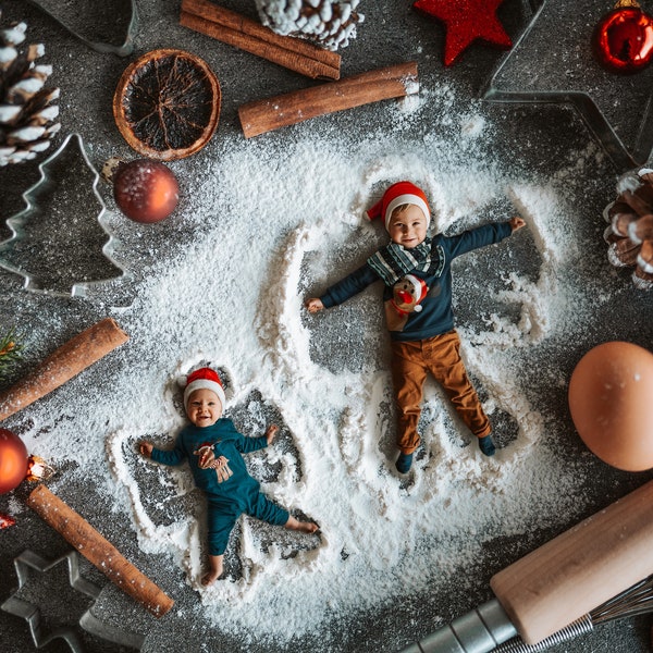 Świąteczne anioły do pieczenia mąki Cyfrowa fotografia tła, Anioł śniegu, Pieczenie płaskie, mąka, deska do krojenia, wysoka rozdzielczość JPG, TIFF