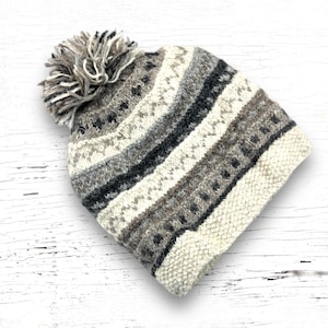 Strickwolle Zopfmuster Mütze Grau Pom Pom Streifen Muster Strickmütze Micro-Fleece gefüttert Winter Warm Damen Damen Geburtstag Geschenk Weihnachten