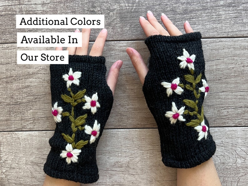 Hand Knit Gray Flower Fingerless Gloves Wool Texting Mittens Fleece Lined Winter Womens Ladies Graduation Birthday Gift immagine 5