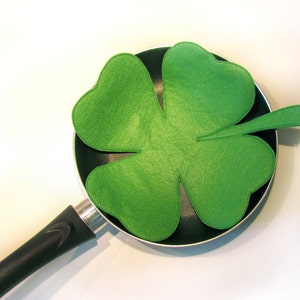 Lucky Four Leaf Clover Shamrock Pan Protector / Trivet