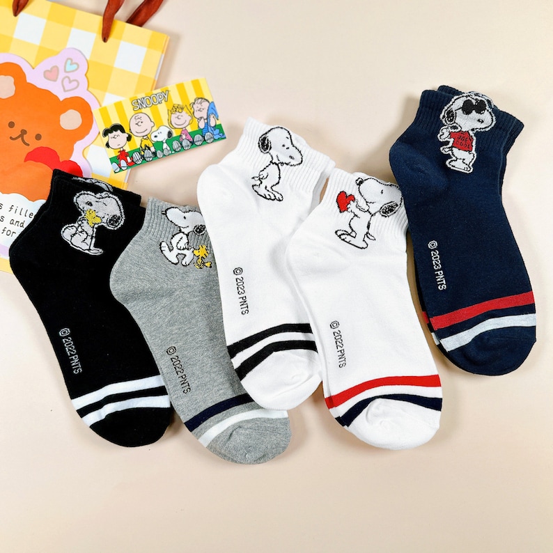 5 Pack Set, Peanuts Character, Snoopy Mid Crew Socks With Gift Pouch - Etsy