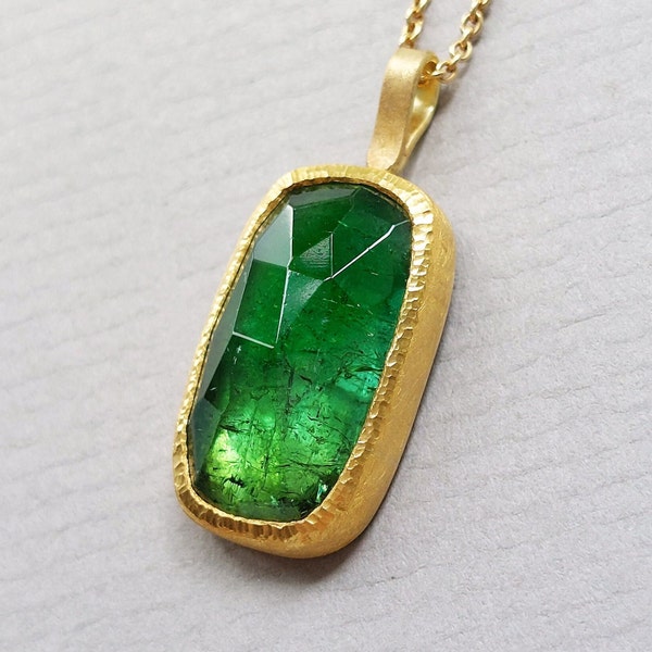 Grand pendentif tourmaline taille rose or fin 999, tourmaline verte feuille en or fin 24 carats, pendentif tourmaline verte en or riche - Dsiho