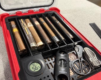 Humidor Milwaukee Slim Packout - Stampato in 3D. Divisori mobili per qualsiasi configurazione. Può contenere da 9 a oltre 30 sigari a seconda dell'utilizzo dei divisori e delle dimensioni dei sigari.