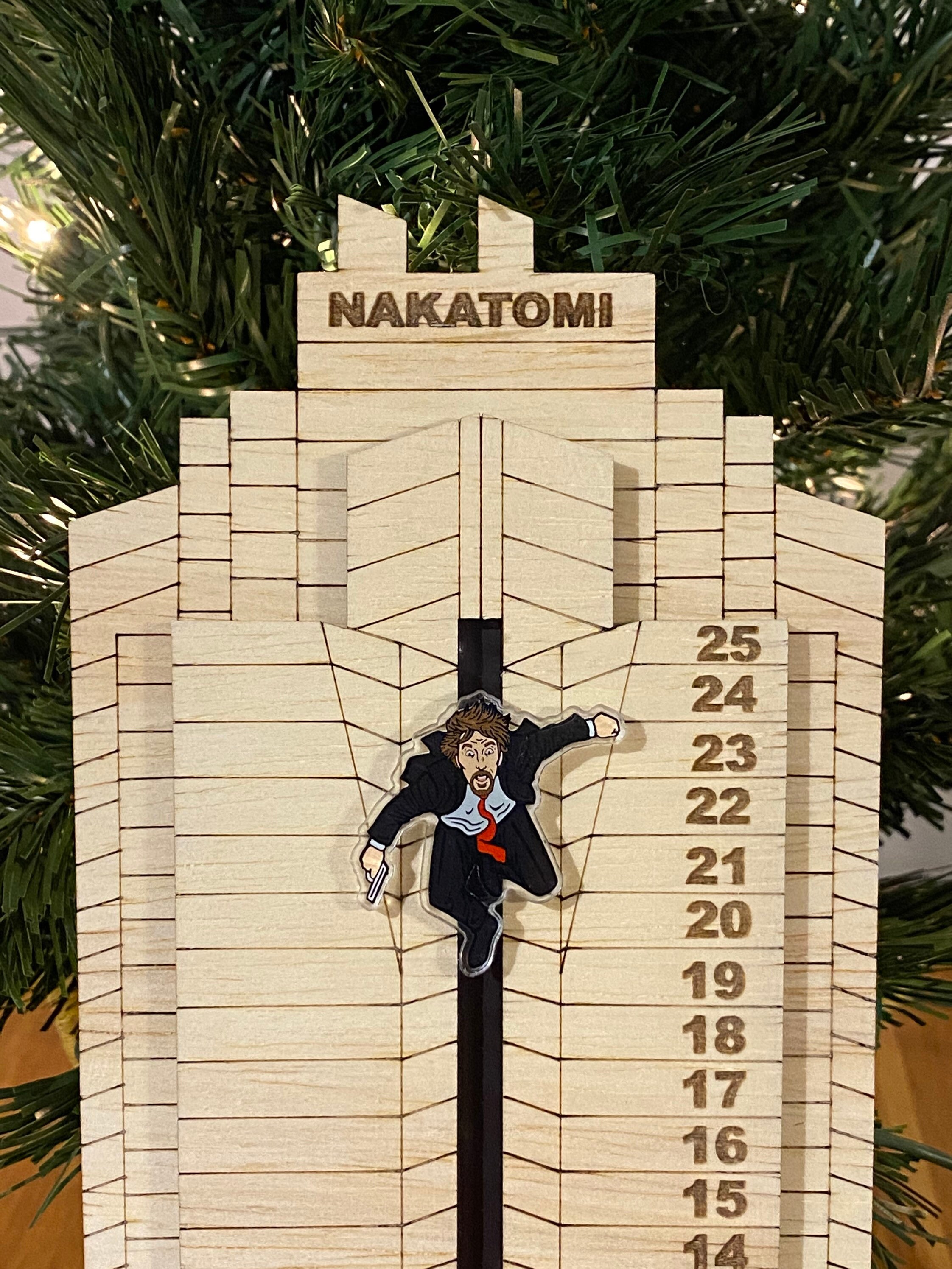 Calendrier De L'Avent Gruber Tombant De Nakatomi Plaza - Bois - Neuf - SODIAL