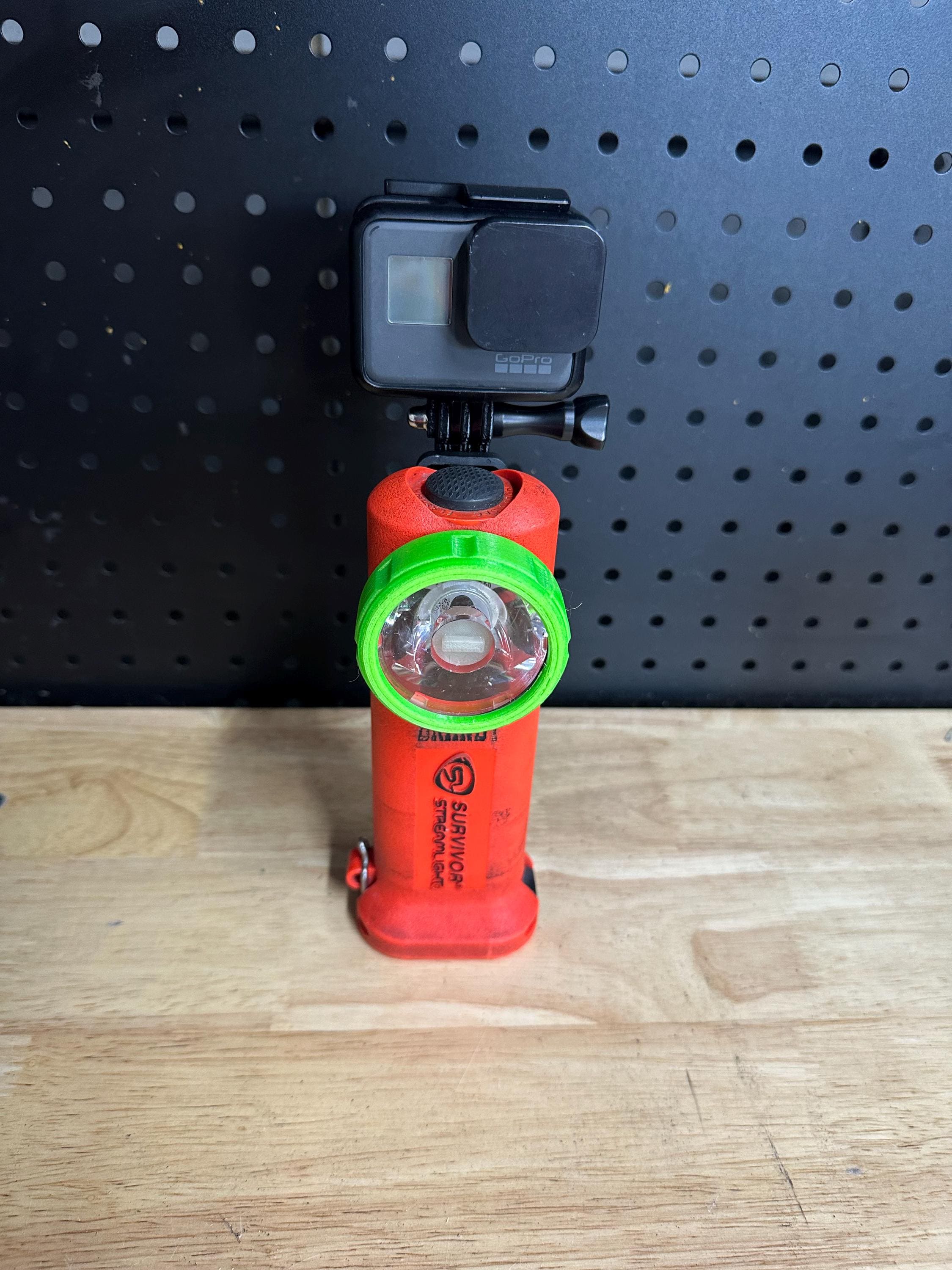 Streamlight Survivorlightブランドの懐中電灯用のGoPro対応マウント