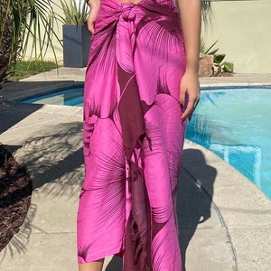 Hawaiian Design Pareo Pink Giant Hibiscus Wraparound Beach Wear Sarong Skirt