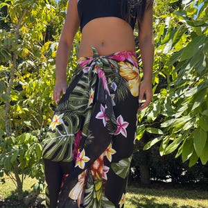Hawaiian Design Sarong Black Tropical Blossom Hibiscus Plumeria Luau Cruise Wrap Beach Pareo Wear Dress