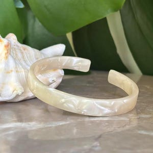 Hawaiian Jewelry Faux Carved Tortoise Shell Mother of Pearl Bangle Arm Cuff