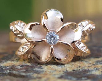 Anillo de boda de plata hawaiana con hojas y flores de plumeria bañadas en oro rosa de 12 mm