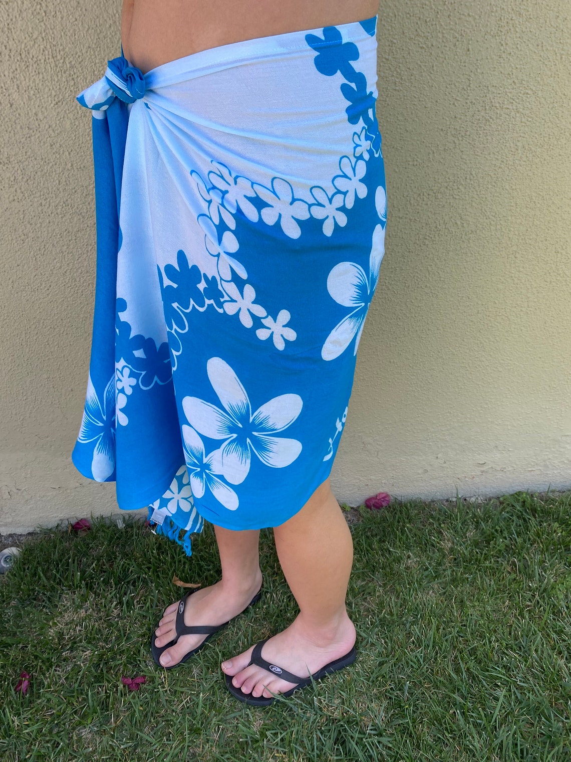 Hawaiian Hibiscus / Plumeria Pareo Wrap White Half Cut Sarong | Etsy