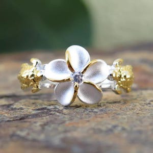 Hawaiian Silver Gold Honu Turtle Plumeria Flower CZ Wedding Ring Band 8mm SR2325