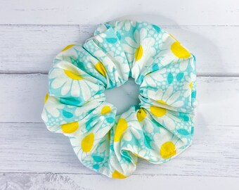 Daisies Spring Floral Scrunchie / 100% algodón Scrunchie / Lazos para el cabello / Accesorios para el cabello para ella / Retro 90s / Cola de caballo