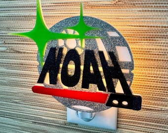 Personalisierte "The Kraft" Nachtlicht | Star Wars inspiriert | Lichtsäbel | Todesstern | Sci-Fi | Weltraum Galaxie | Atomic Avocado Designs®